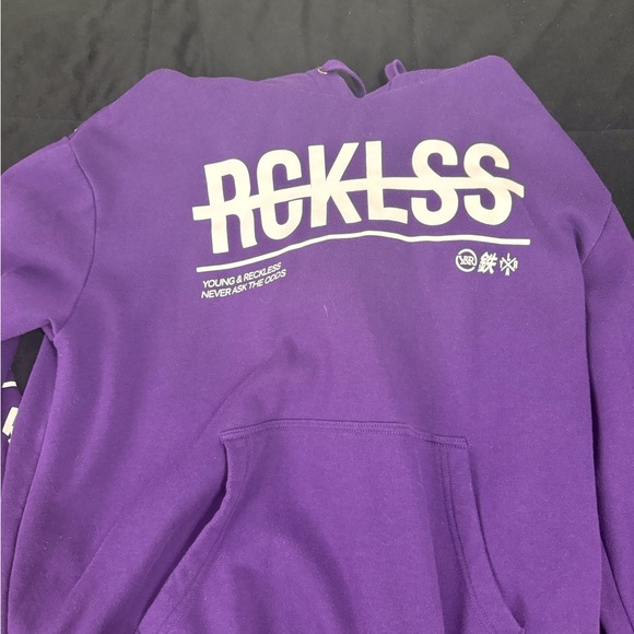 Young and reckless hoodie - Picture 2 of 4